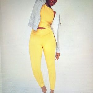 Old Navy Active Powerchill Crop Top